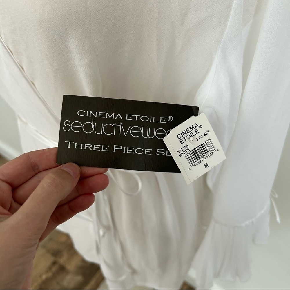Vintage Cinema Etoile White Wrap Blouse with Pleated Sleeves Medium NWT - Picture 3 of 11